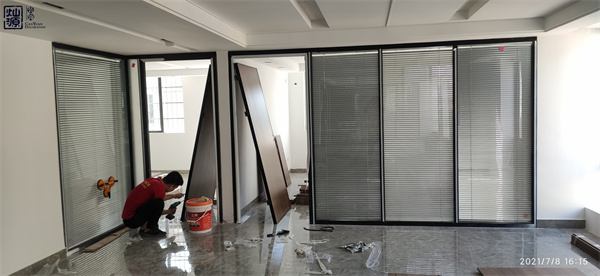 南寧辦公室裝修公司-燦源裝飾施工現(xiàn)場 南寧辦公室裝修公司-燦源裝飾施工現(xiàn)場